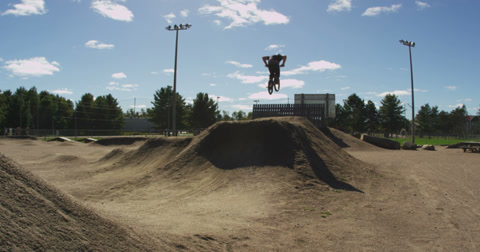 Ultra High Definition 4K - Extreme Sport - Bmxer Dirt Jumping